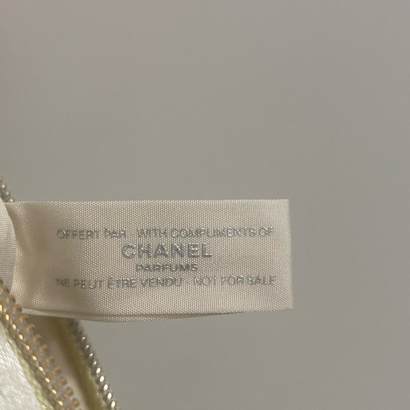 Chanel COCO Mademoiselle Cosmetics Bag - Picture 6 of 11